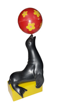 Load image into Gallery viewer, 1977 Circus Seal with Removable Ball Wilton Cake Decoration