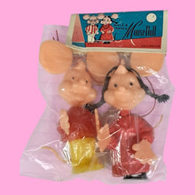 Load image into Gallery viewer, 1960’s Topo Gigio Lookalike Mouse Couple