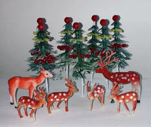 Load image into Gallery viewer, Family of 6 Winter Craft Deer