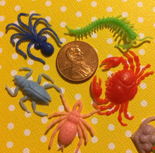 Load image into Gallery viewer, 15 pcs Vintage Plastic Creepy Crawlies