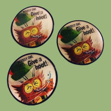 Load image into Gallery viewer, 70s Woodsy the Owl Lenticular Pinback Button