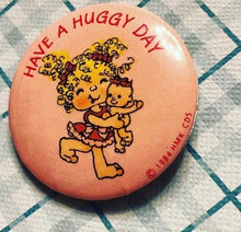 Load image into Gallery viewer, 1984 Huggabunch Pinback Button NOS