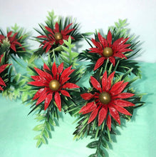 Load image into Gallery viewer, 6 pcs Plastic Christmas Poinsettia Gold Ball Cake Picks