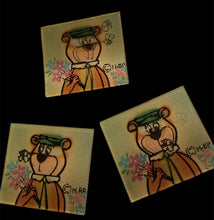 Load image into Gallery viewer, Yogi Bear and Bees Vari Vue Lenticular Card