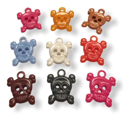 6 pcs Flat Plastic Skulls