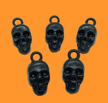 Load image into Gallery viewer, 5pcs Black Skull Charms